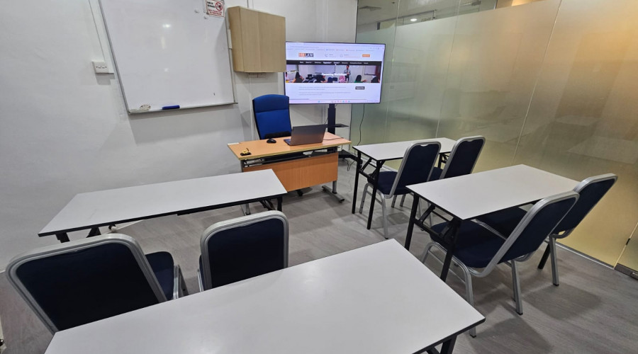 Classroom setup in Budget Room #02-31 at Singapore Shopping Centre